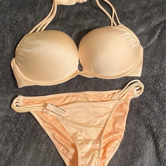 Bombshell Victoria secrets bikini